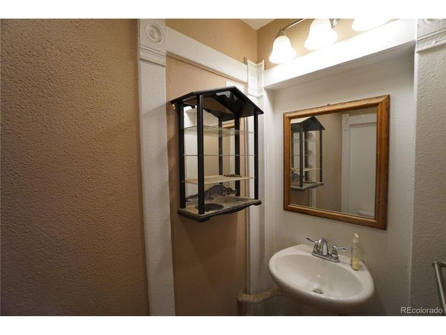 216 Indiana Ave, Walsenburg, CO 81089