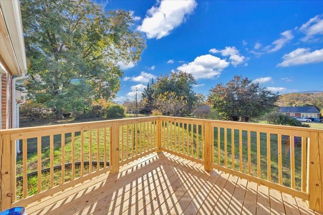 2206 Garstland DR, Roanoke, VA 24017