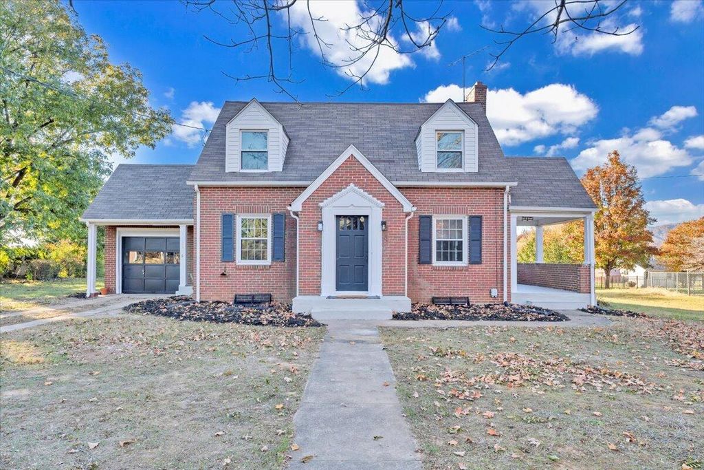 2206 Garstland DR, Roanoke, VA 24017