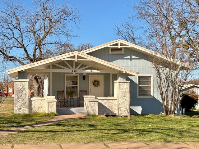 300 E Plummer Street, Eastland, TX 76448