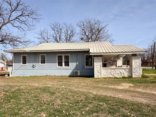 300 E Plummer Street, Eastland, TX 76448