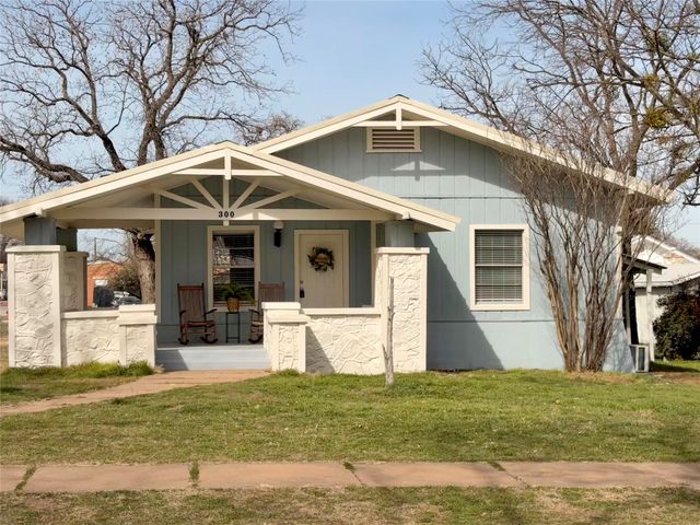 300 E Plummer Street, Eastland, TX 76448
