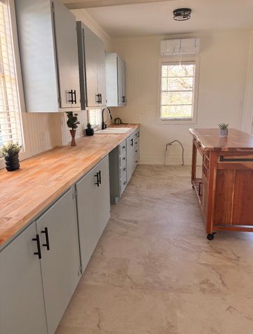 300 E Plummer Street, Eastland, TX 76448