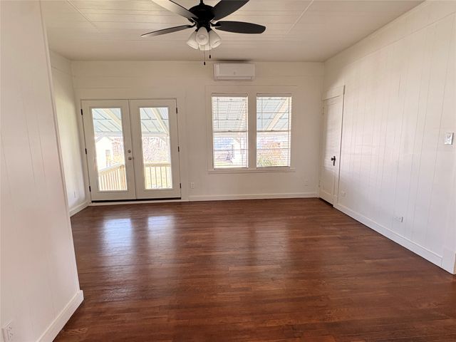 300 E Plummer Street, Eastland, TX 76448