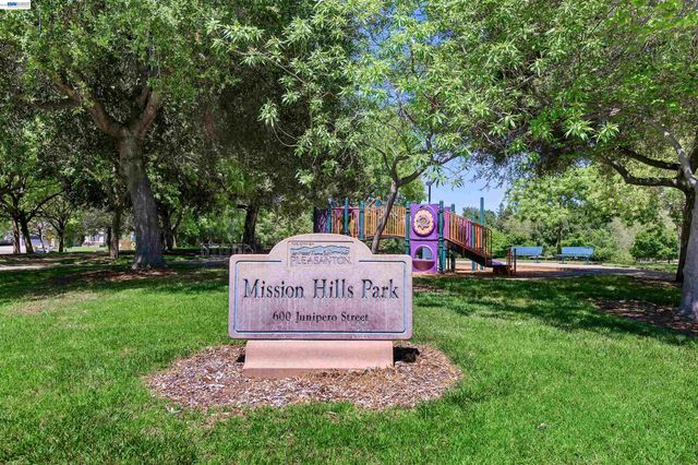 132 Mission Dr, Pleasanton, CA 94566