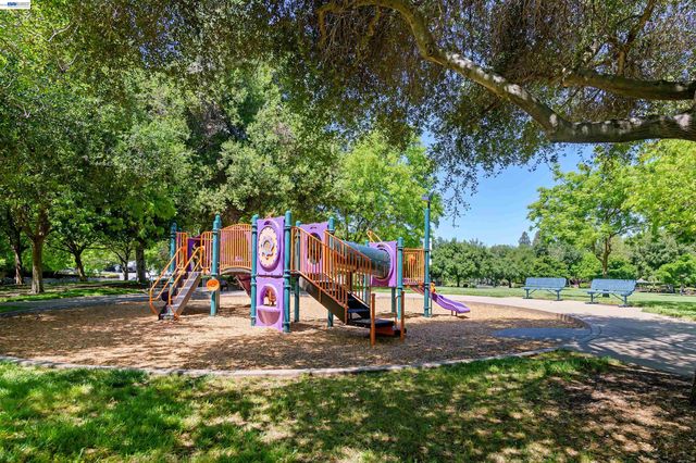 132 Mission Dr, Pleasanton, CA 94566