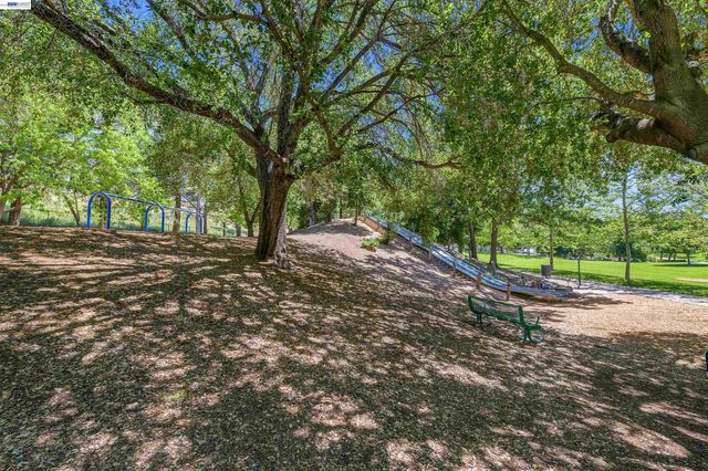 132 Mission Dr, Pleasanton, CA 94566