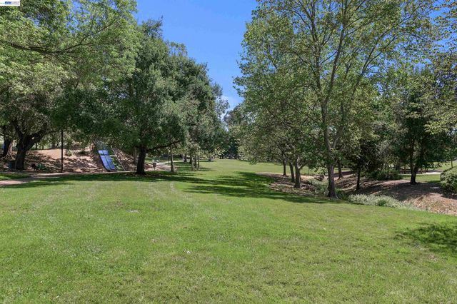 132 Mission Dr, Pleasanton, CA 94566