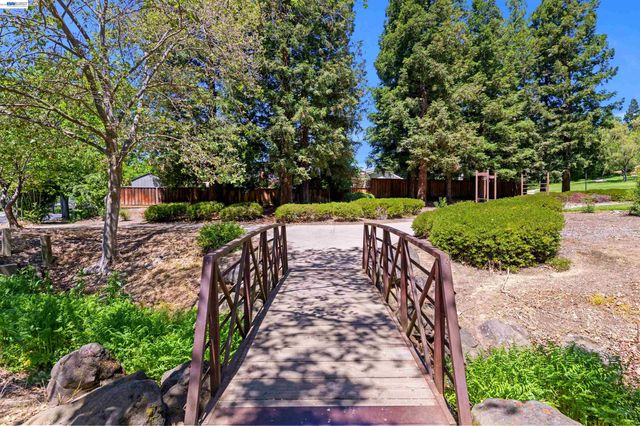 132 Mission Dr, Pleasanton, CA 94566
