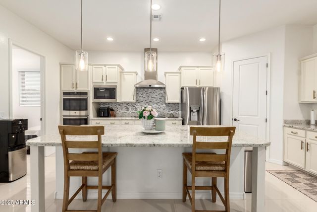 3010 E DESERT Lane, Phoenix, AZ 85042