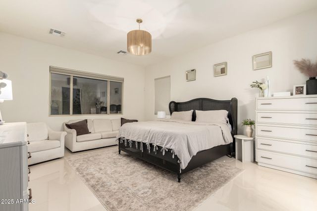 3010 E DESERT Lane, Phoenix, AZ 85042