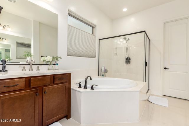 3010 E DESERT Lane, Phoenix, AZ 85042