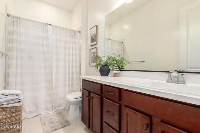 3010 E DESERT Lane, Phoenix, AZ 85042