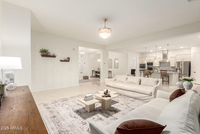 3010 E DESERT Lane, Phoenix, AZ 85042