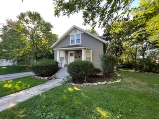 1040 Garner Avenue 1, Wheaton, IL 60187