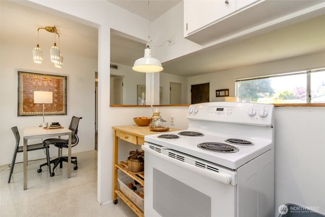 648 SW 107th Avenue, Seattle, WA 98146