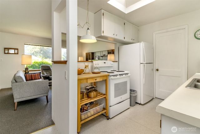 648 SW 107th Avenue, Seattle, WA 98146
