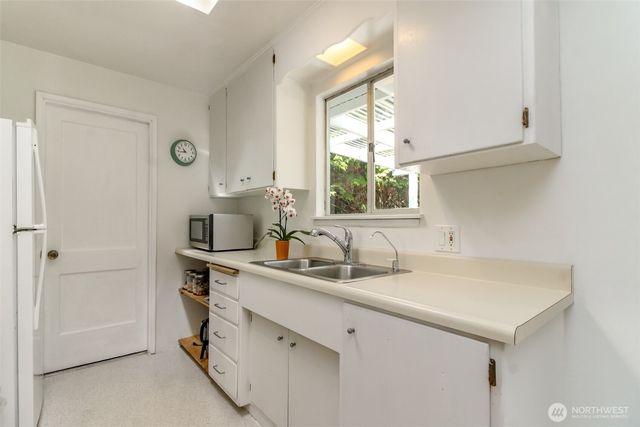 648 SW 107th Avenue, Seattle, WA 98146