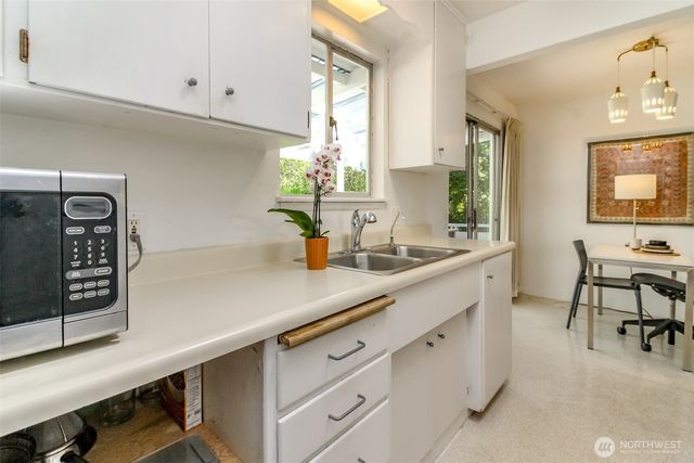 648 SW 107th Avenue, Seattle, WA 98146
