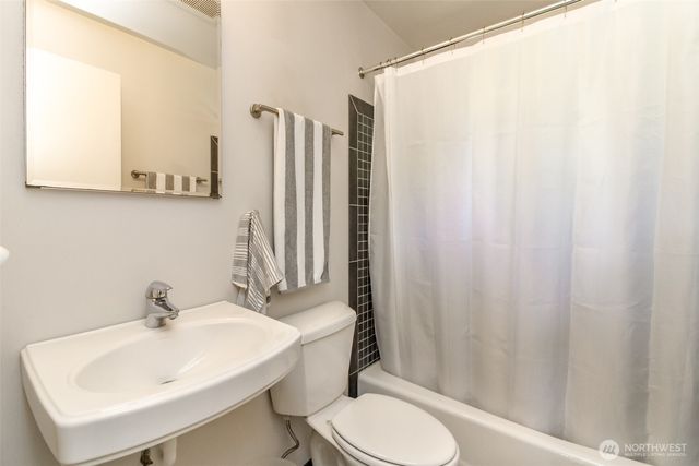 648 SW 107th Avenue, Seattle, WA 98146