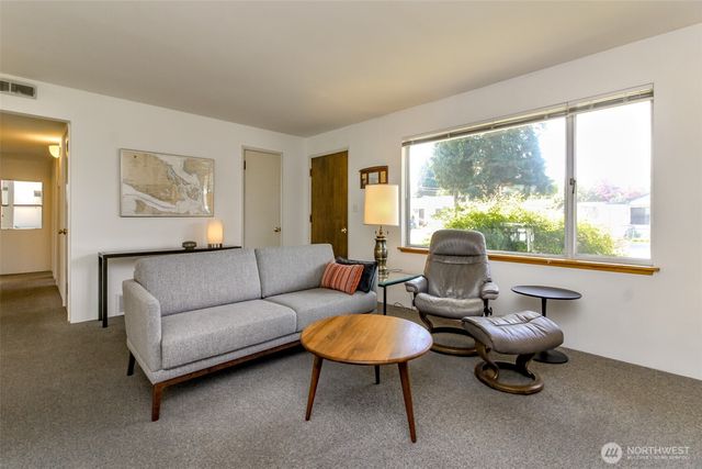 648 SW 107th Avenue, Seattle, WA 98146