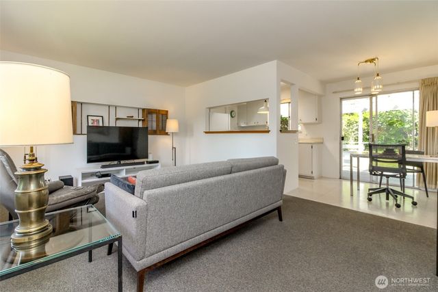 648 SW 107th Avenue, Seattle, WA 98146