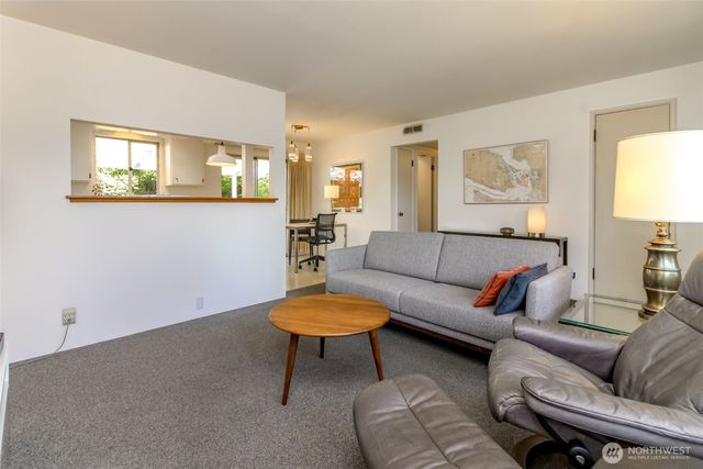 648 SW 107th Avenue, Seattle, WA 98146