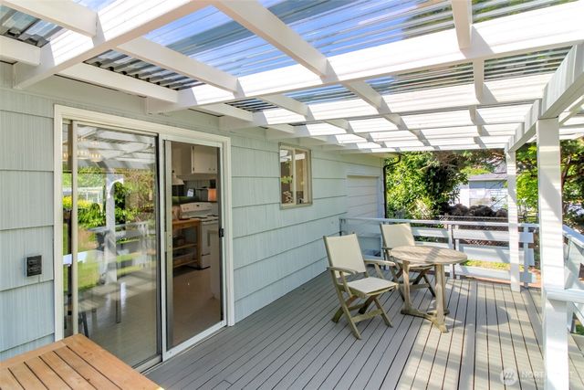648 SW 107th Avenue, Seattle, WA 98146