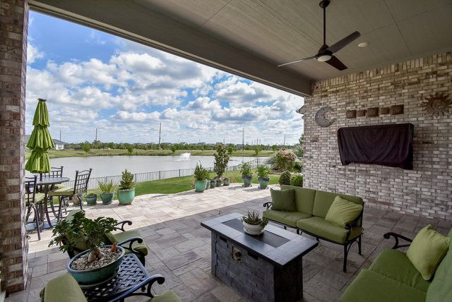 5310 Water Terrace Lane, Fulshear, TX 77441