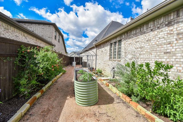 5310 Water Terrace Lane, Fulshear, TX 77441