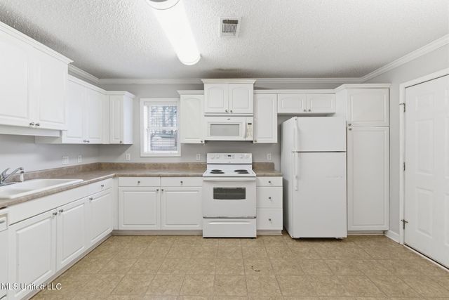 174 Hawthorne Drive, Hattiesburg, MS 39402