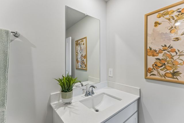 1735 Flora Grv, Hermitage, TN 37076
