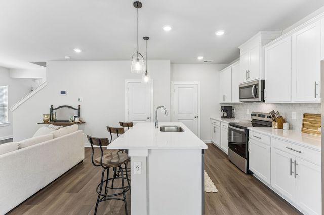 1735 Flora Grv, Hermitage, TN 37076