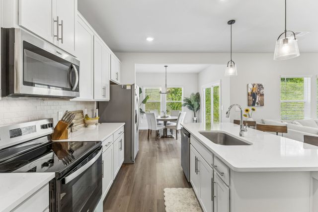 1735 Flora Grv, Hermitage, TN 37076