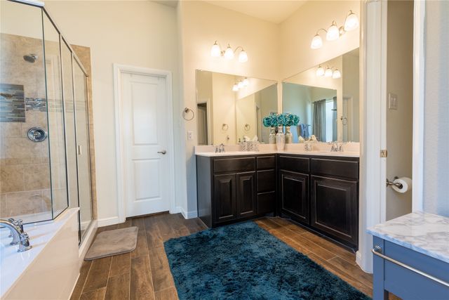 7804 Azure Way, Arlington, TX 76001