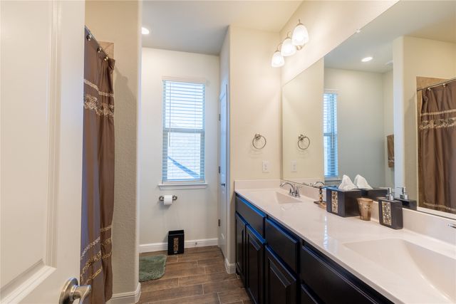 7804 Azure Way, Arlington, TX 76001