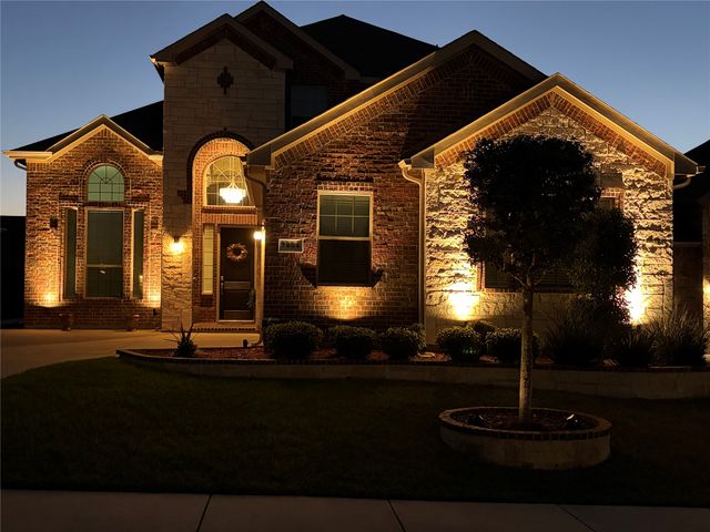 7804 Azure Way, Arlington, TX 76001