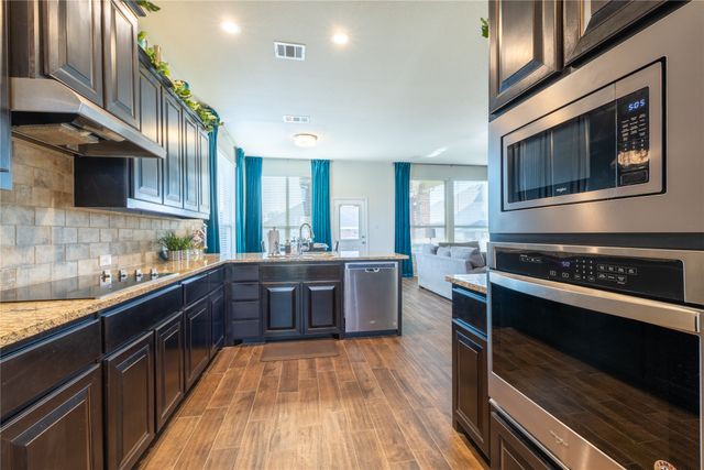 7804 Azure Way, Arlington, TX 76001