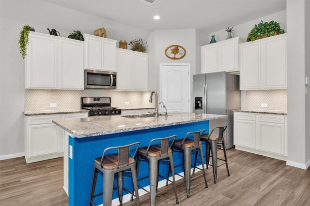 1208 Sandstone Hills Drive, Montgomery, TX 77316