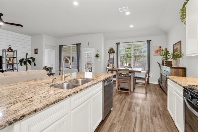1208 Sandstone Hills Drive, Montgomery, TX 77316