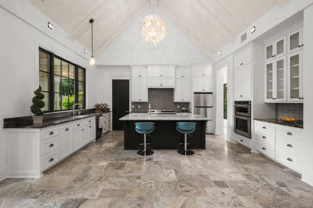 129 Stagecoach Circle, Huntsville, TX 77340