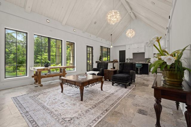 129 Stagecoach Circle, Huntsville, TX 77340