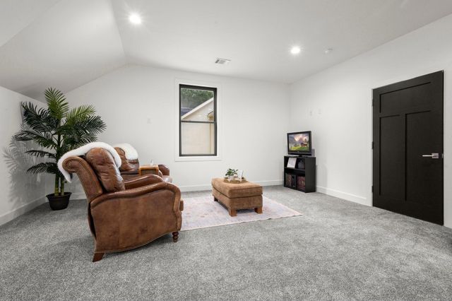 129 Stagecoach Circle, Huntsville, TX 77340