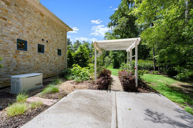 129 Stagecoach Circle, Huntsville, TX 77340