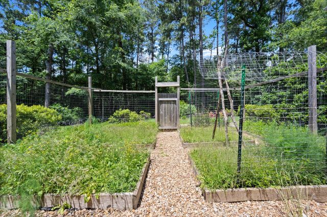 129 Stagecoach Circle, Huntsville, TX 77340
