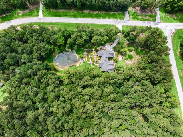 129 Stagecoach Circle, Huntsville, TX 77340