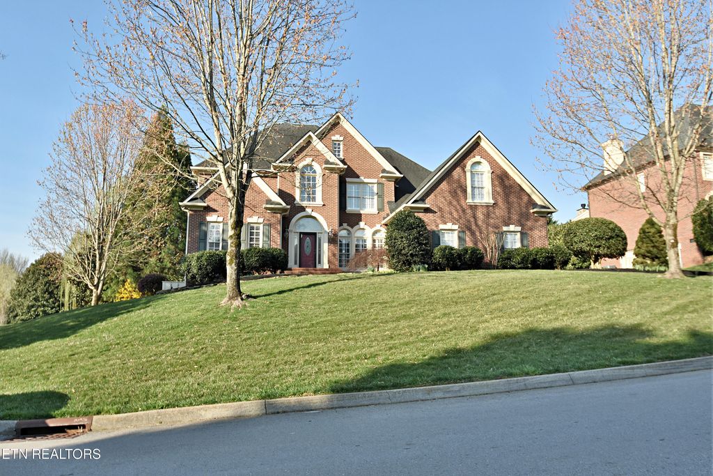 1841 Regents Park Rd, Knoxville, TN 37922