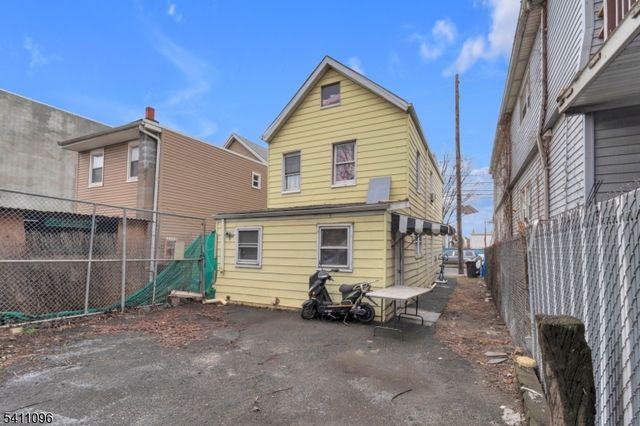 422 Schiller St, Elizabeth City, NJ 07206