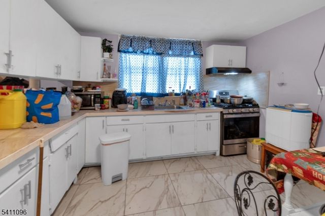 422 Schiller St, Elizabeth City, NJ 07206