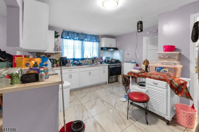 422 Schiller St, Elizabeth City, NJ 07206